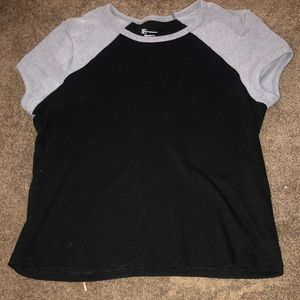 Black ribbed shirt with gray sleeves